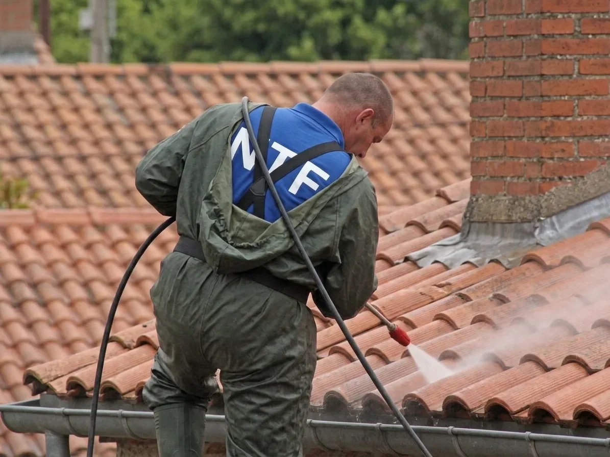 Démoussage de toiture à Seine-et-Marne Démoussage de toiture à Seine-et-Marne